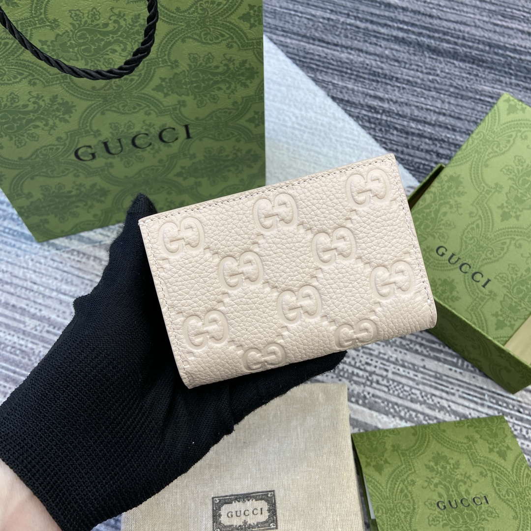 Gucci 815874 GG Emblem Medium wallet Beige