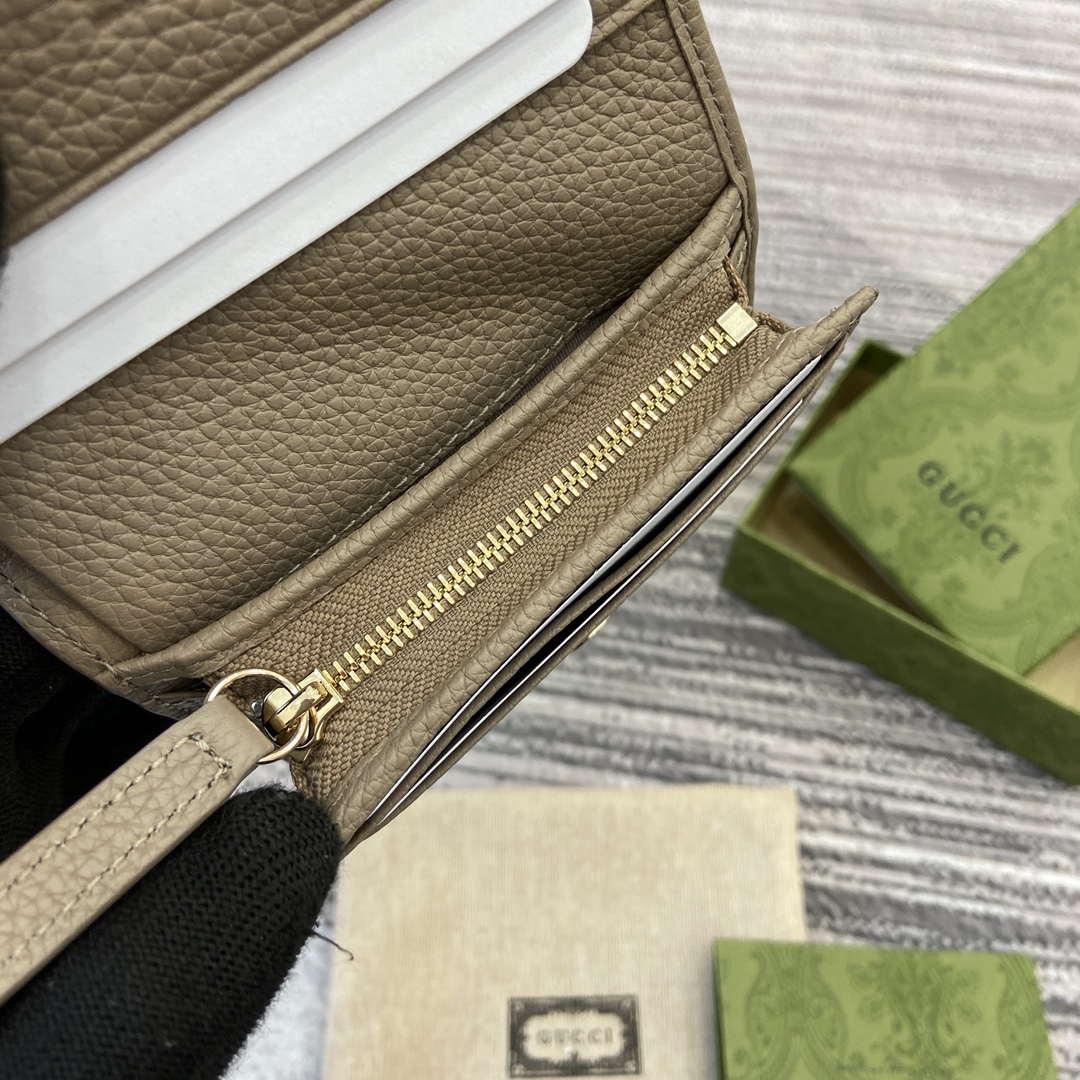 Gucci 815901 GG Emblem mini wallet Taupe
