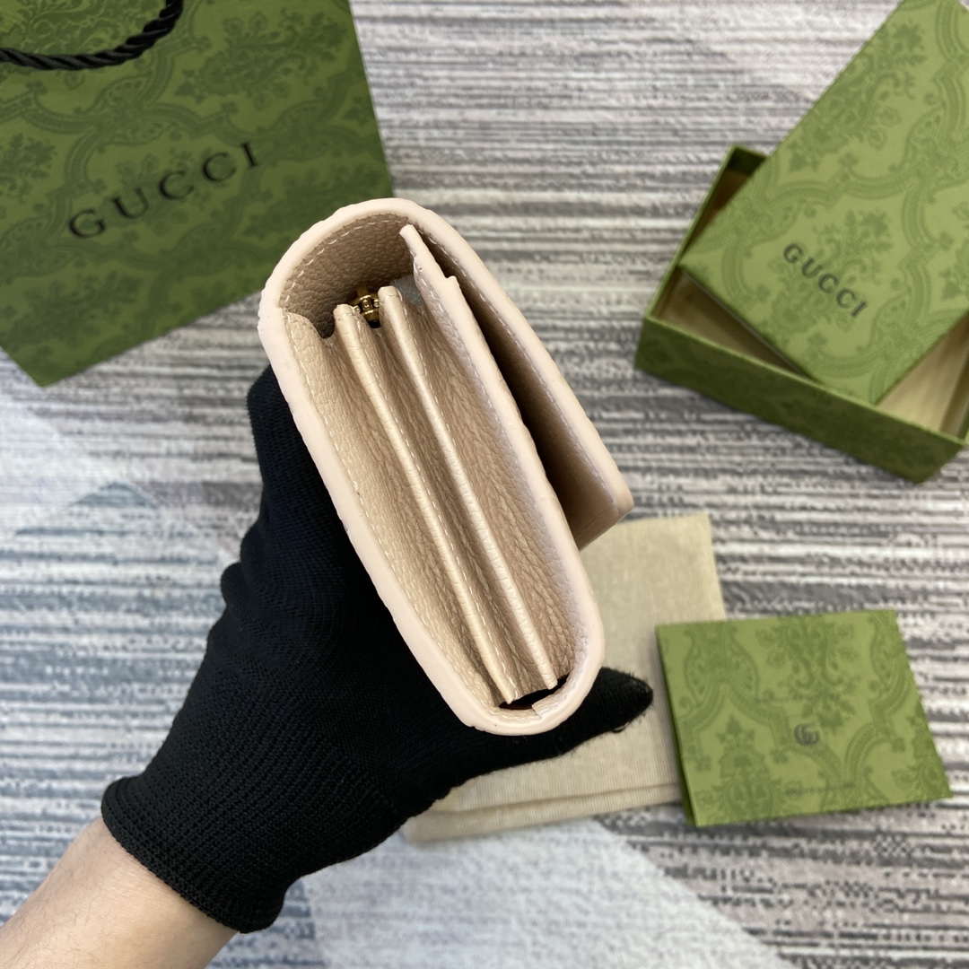 Gucci 815922 GG Emblem continental wallet Beige
