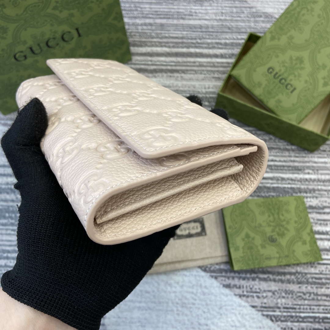 Gucci 815922 GG Emblem continental wallet Beige