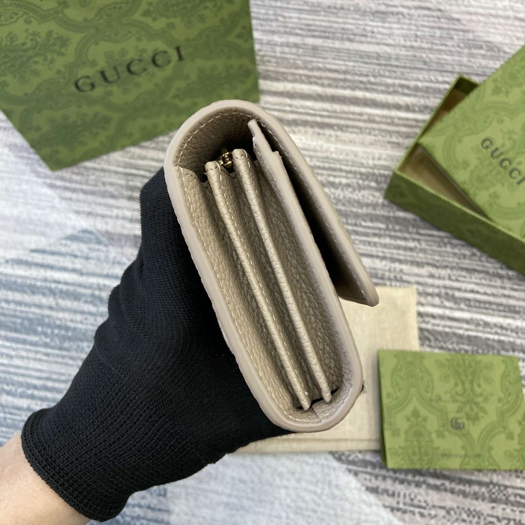 Gucci 815922 GG Emblem continental wallet Taupe