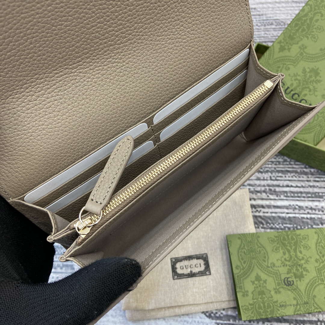 Gucci 815922 GG Emblem continental wallet Taupe