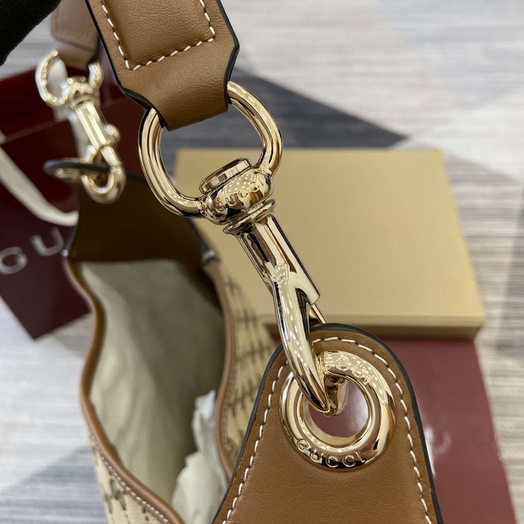Gucci 815924 Gucci B Medium Shoulder Bag Brown leather trim