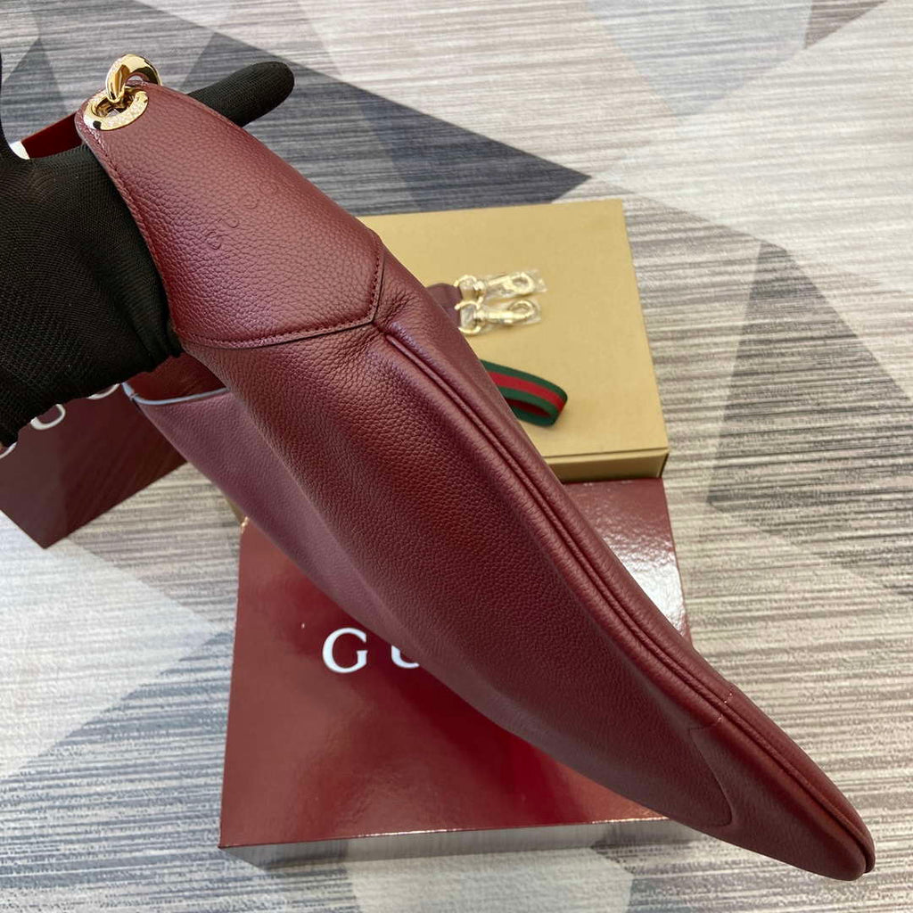 Gucci 815924 Gucci B Medium Shoulder Bag Wine red