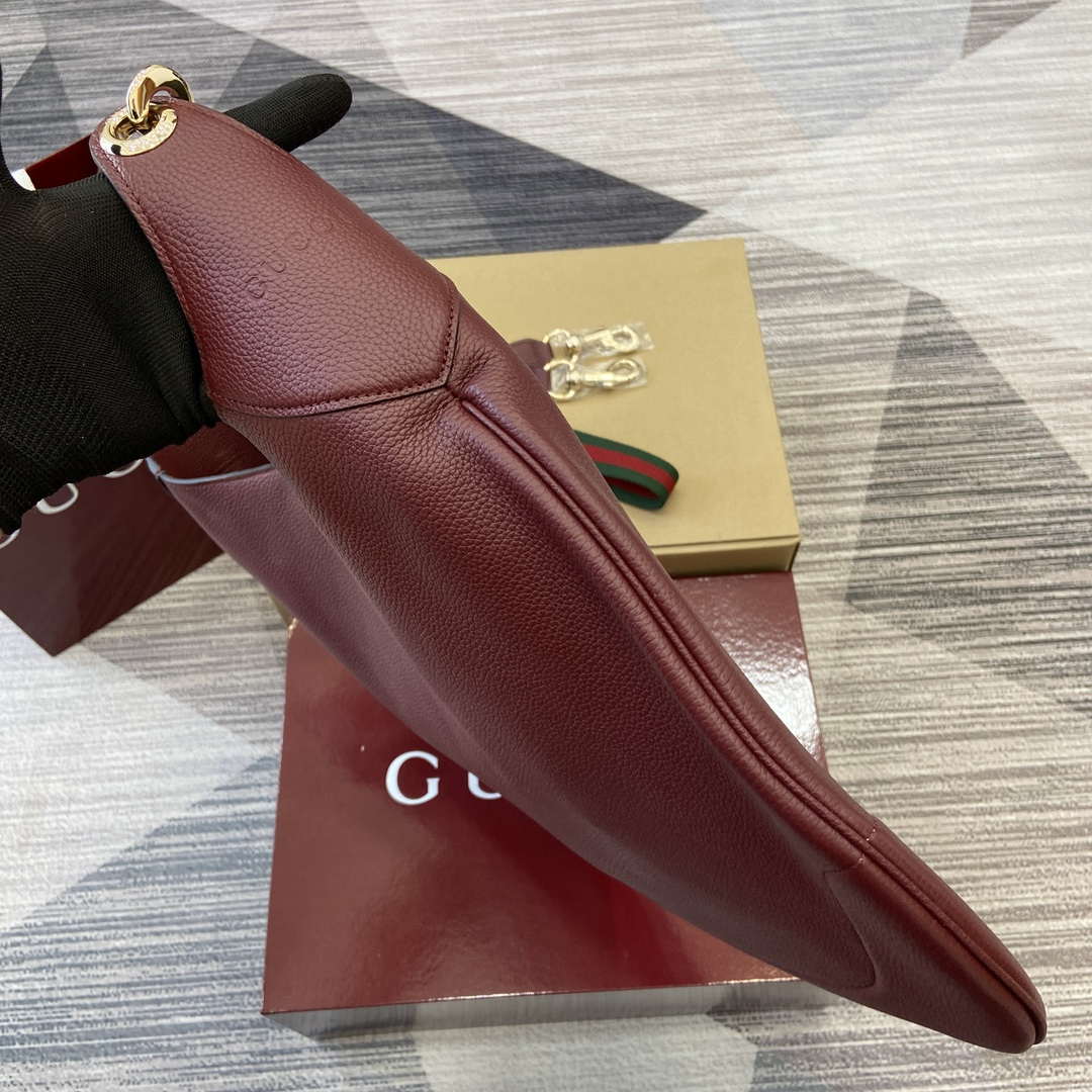 Gucci 815924 Gucci B Medium Shoulder Bag Wine red