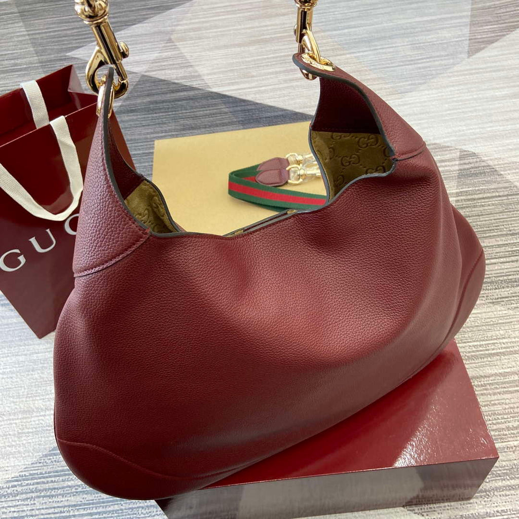 Gucci 815924 Gucci B Medium Shoulder Bag Wine red