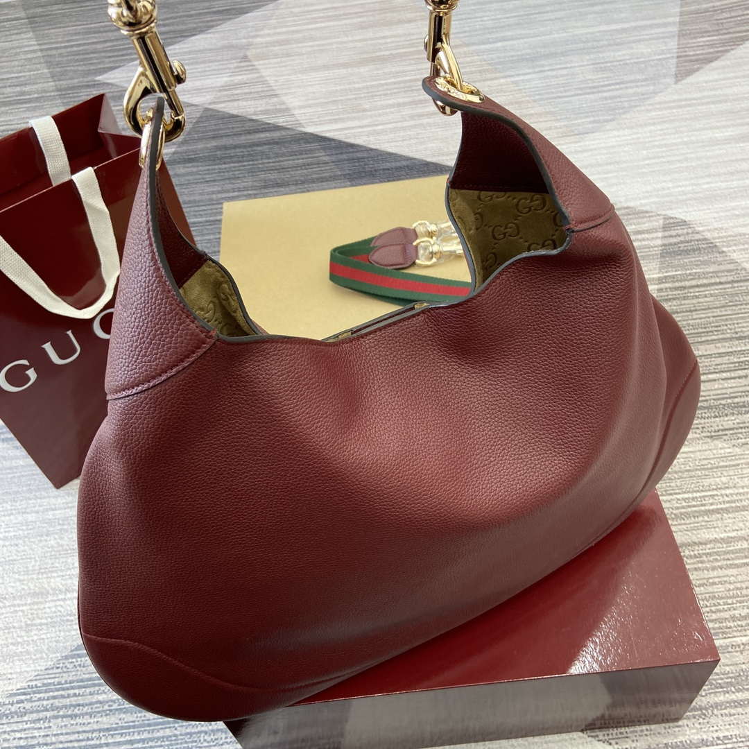 Gucci 815924 Gucci B Medium Shoulder Bag Wine red