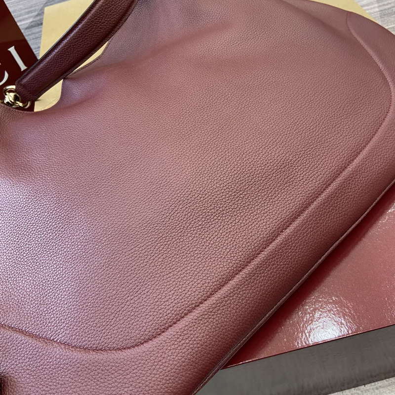 Gucci 815924 Gucci B Medium Shoulder Bag Wine red