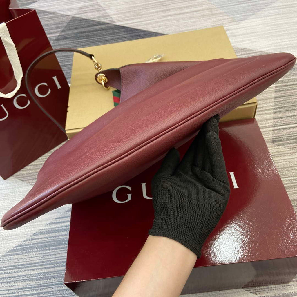 Gucci 815924 Gucci B Medium Shoulder Bag Wine red