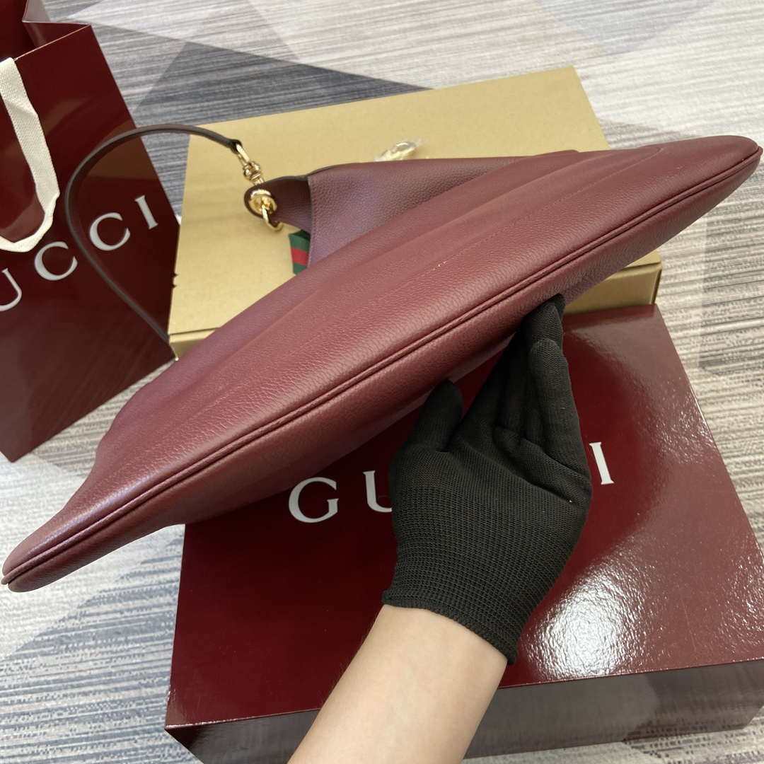 Gucci 815924 Gucci B Medium Shoulder Bag Wine red