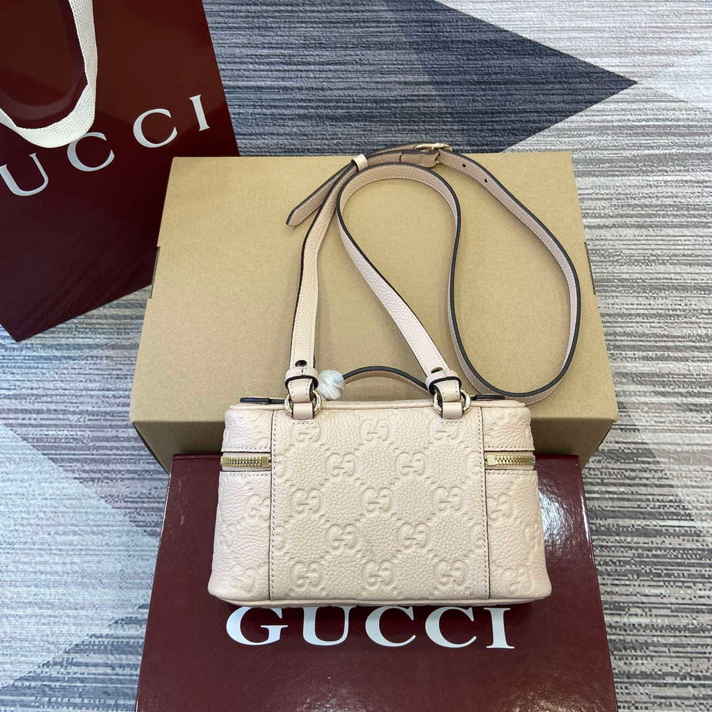 Gucci 815949 GG Emblem super mini bag Beige