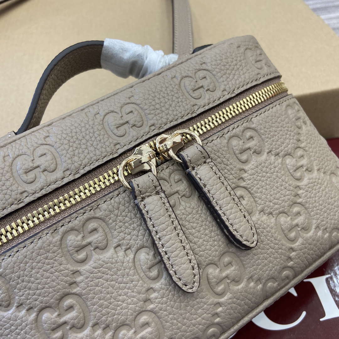 Gucci 815949 GG Emblem super mini bag Apricot