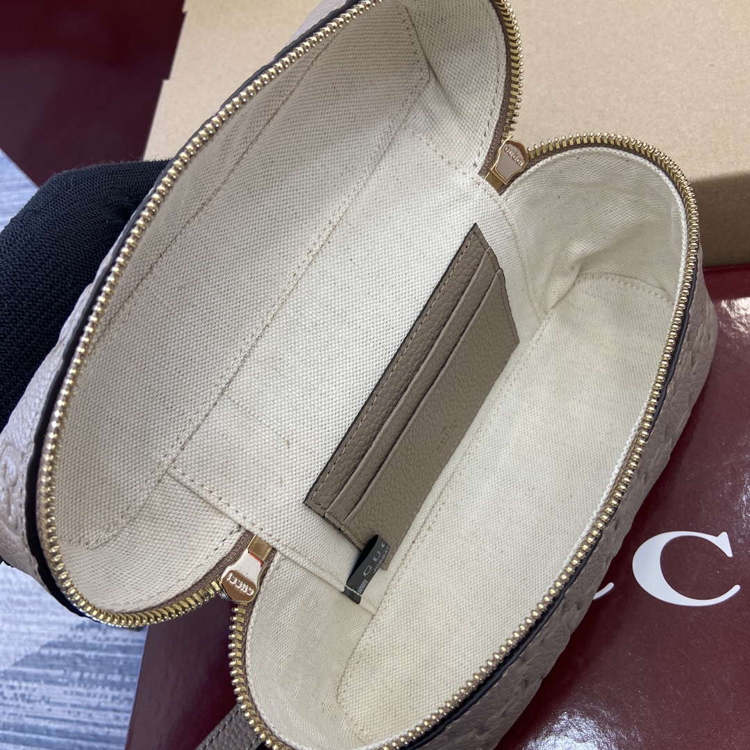 Gucci 815949 GG Emblem super mini bag Apricot