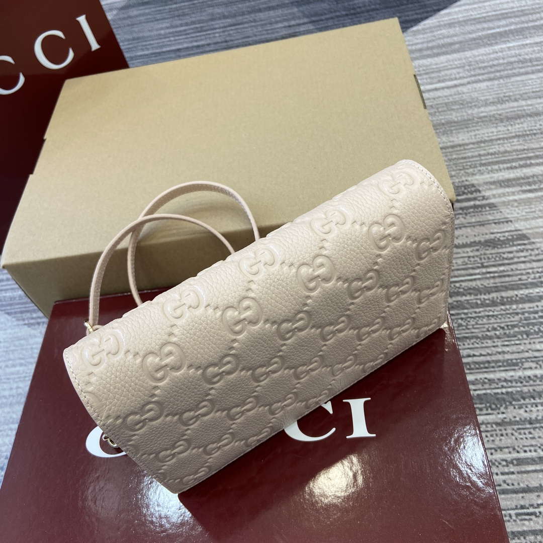 Gucci 818705 GG Emblem super mini shoulder bag Beige