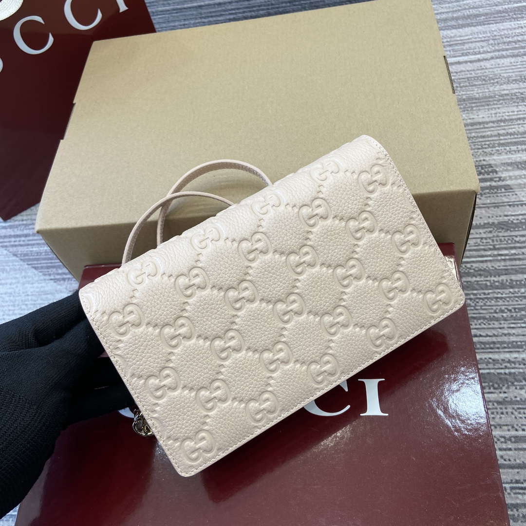 Gucci 818705 GG Emblem super mini shoulder bag Beige