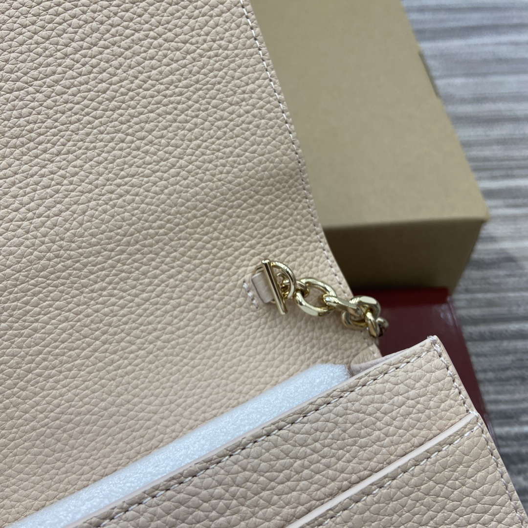 Gucci 818705 GG Emblem super mini shoulder bag Beige