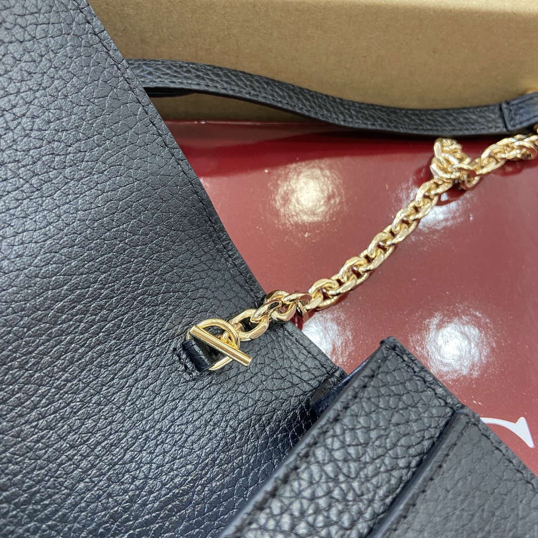 Gucci 818705 GG Emblem super mini shoulder bag Black