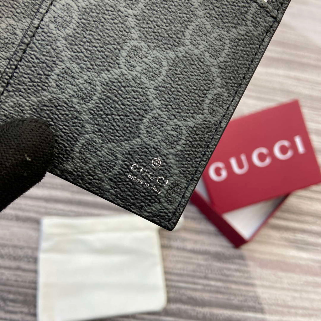 Gucci 818953 GG Emblem bi-fold embossed card case Black