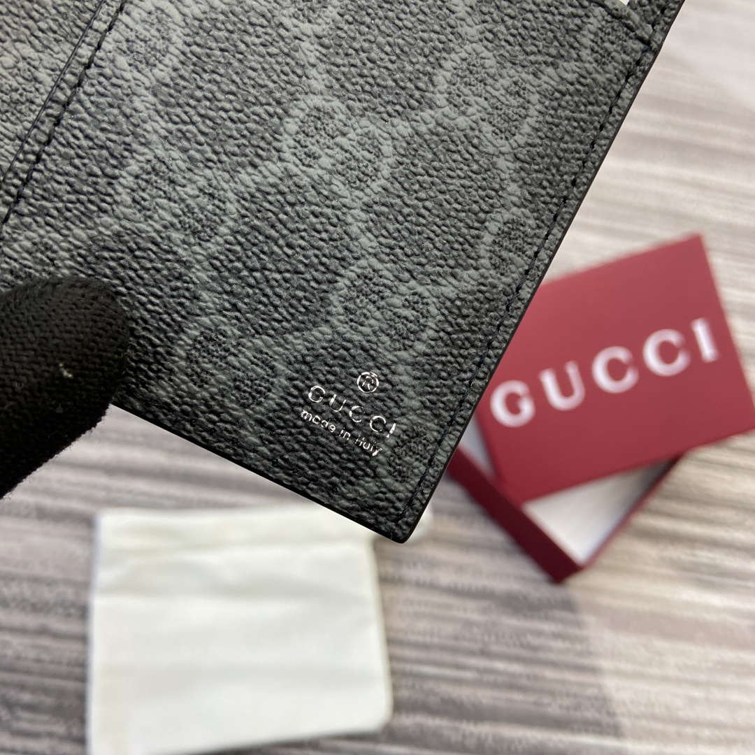 Gucci 818953 GG Emblem bi-fold embossed card case Black