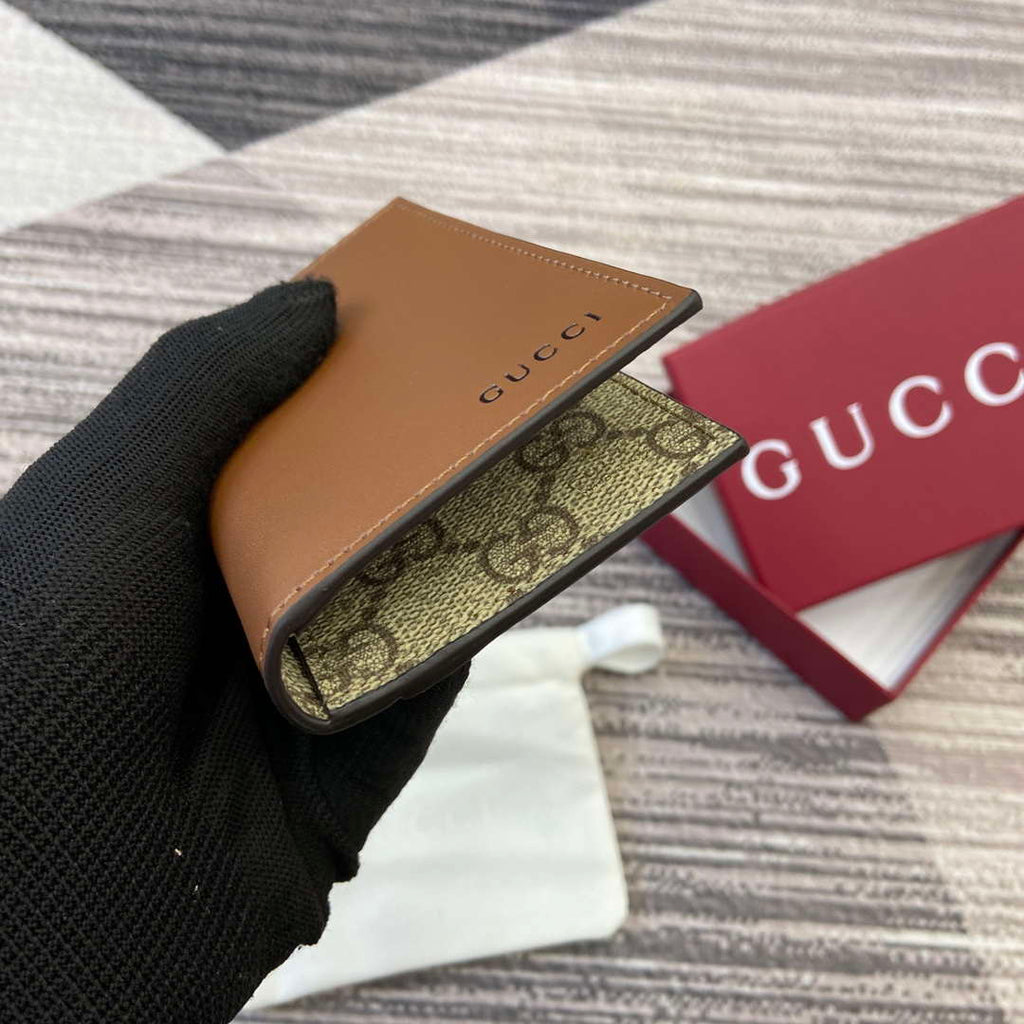 Gucci 818953 GG Emblem bi-fold embossed card case Brown