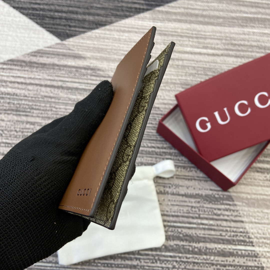Gucci 818953 GG Emblem bi-fold embossed card case Brown