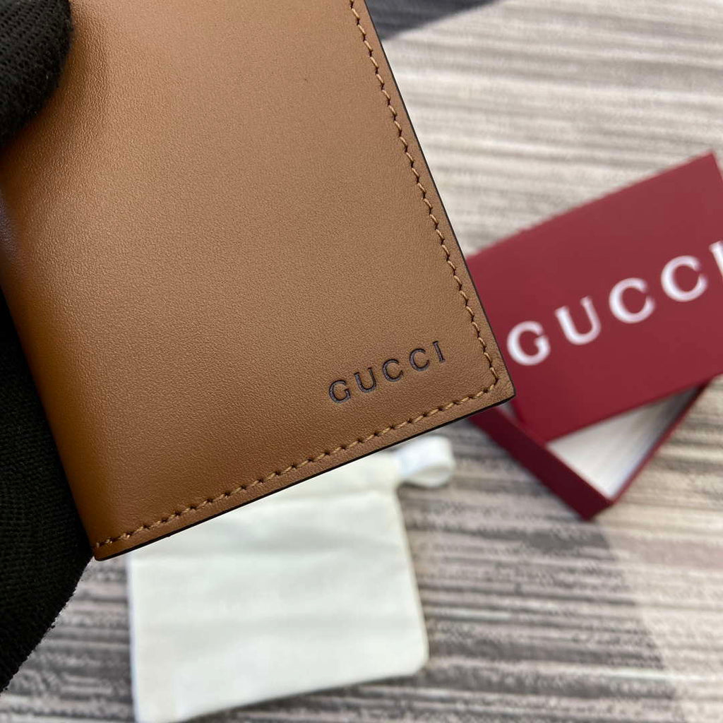 Gucci 818953 GG Emblem bi-fold embossed card case Brown