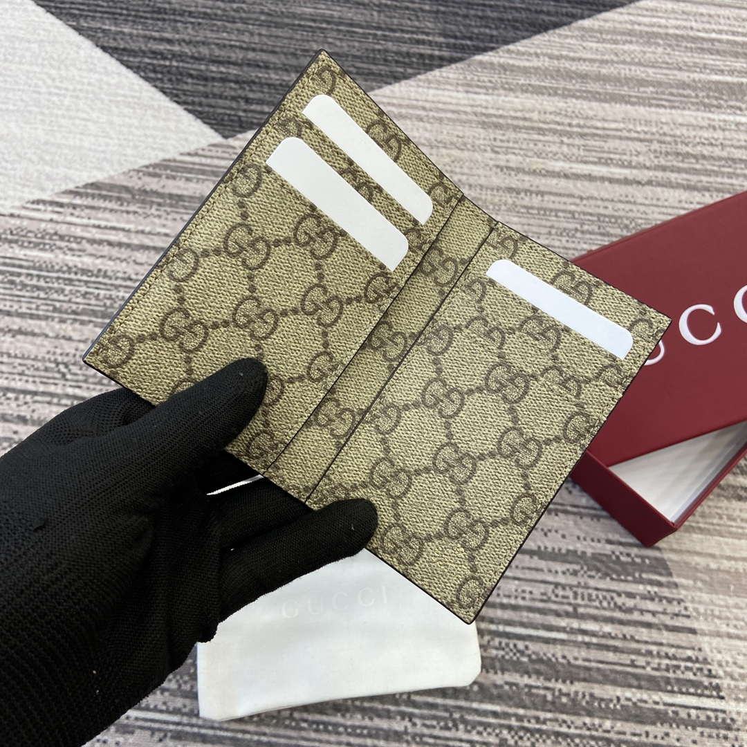 Gucci 818953 GG Emblem bi-fold embossed card case Brown