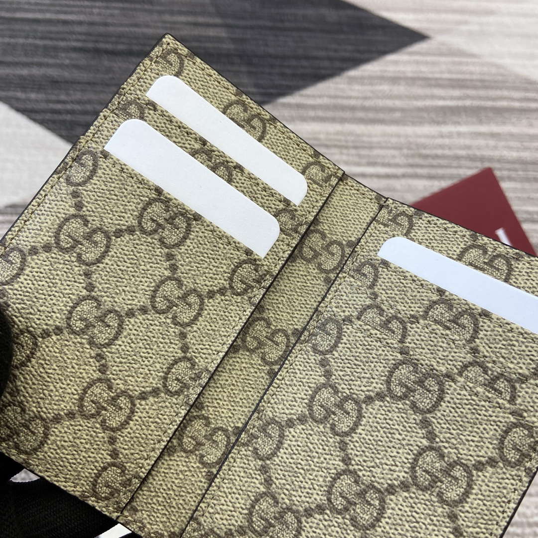 Gucci 818953 GG Emblem bi-fold embossed card case Brown