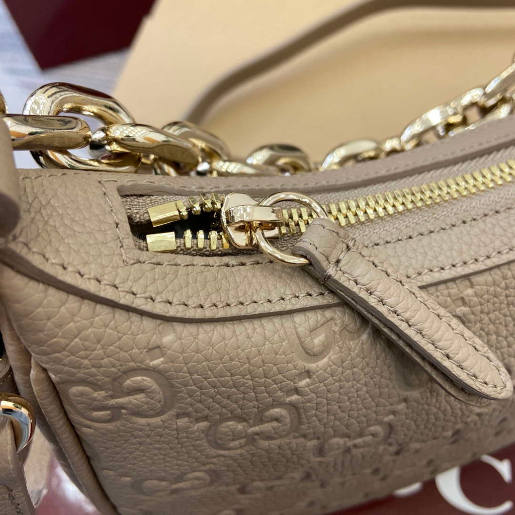Gucci 820453 GG Emblem Medium Shoulder bag Apricot
