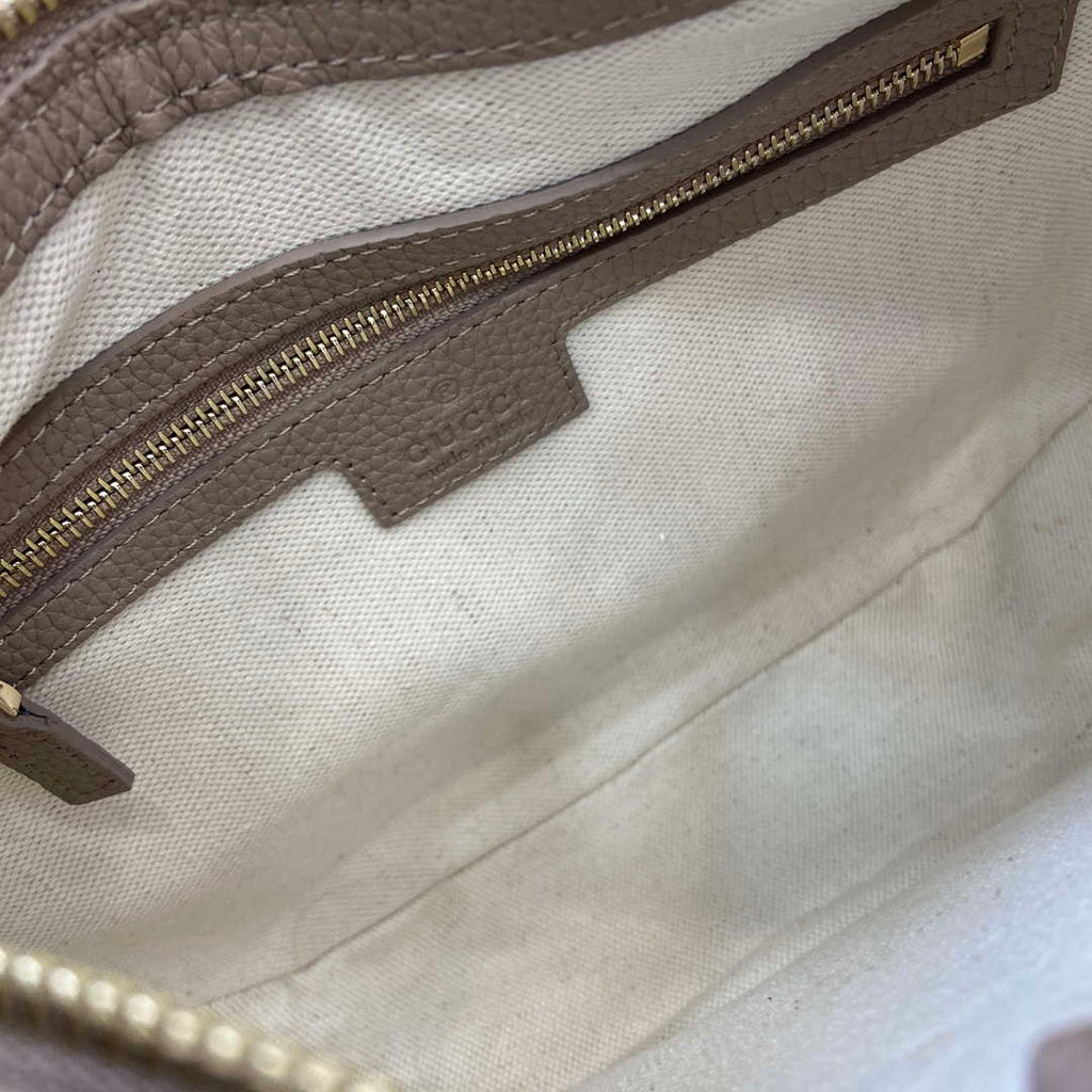 Gucci 820453 GG Emblem Medium Shoulder bag Apricot