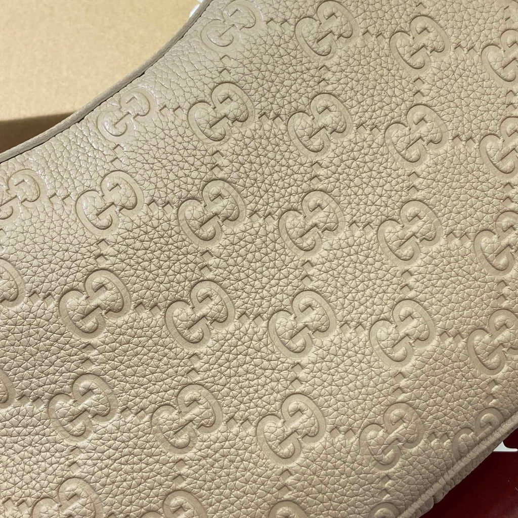 Gucci 820453 GG Emblem Medium Shoulder bag Apricot