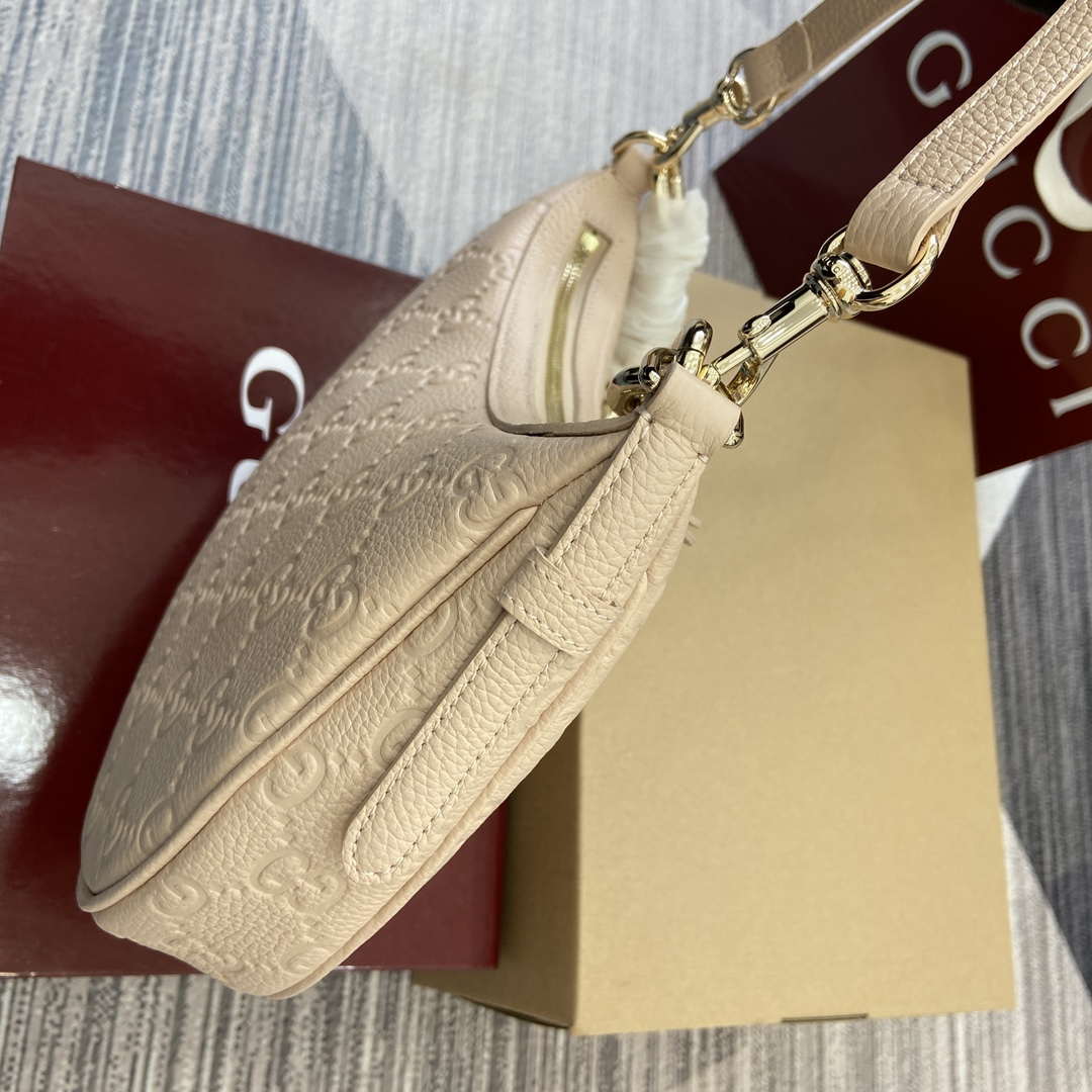 Gucci 820453 GG Emblem Medium Shoulder bag Beige - Default Title - View 3