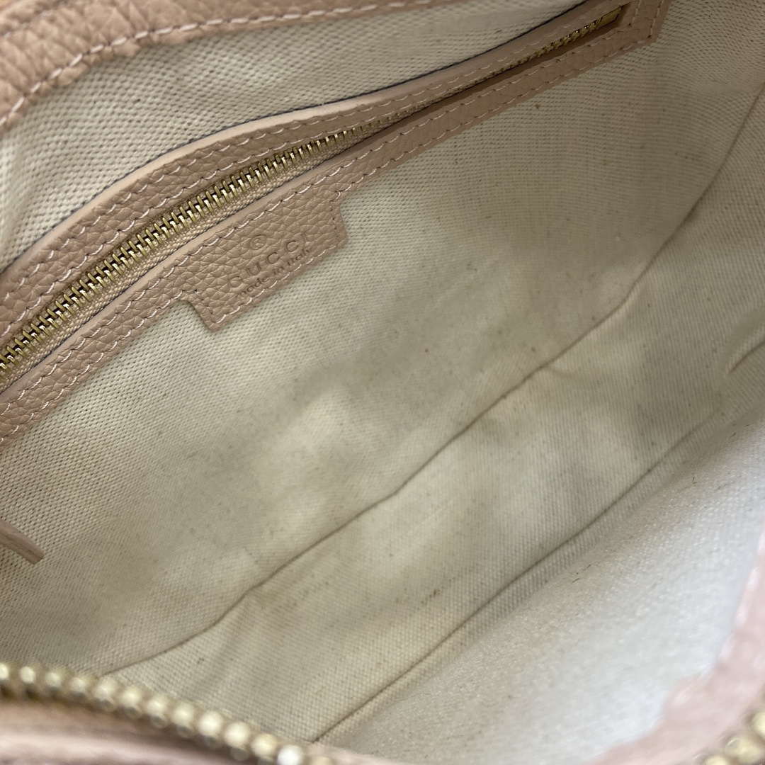 Gucci 820453 GG Emblem Medium Shoulder bag Beige