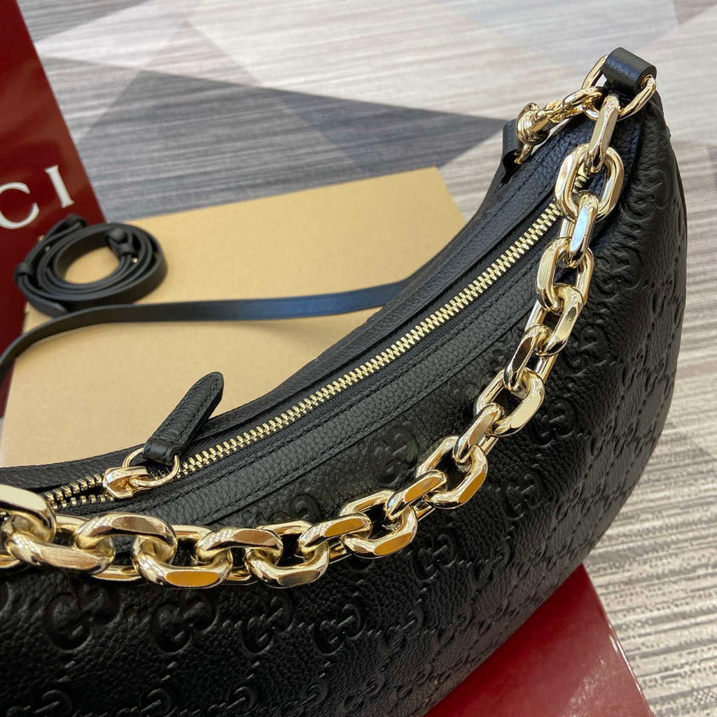 Gucci 820453 GG Emblem Medium Shoulder bag Black