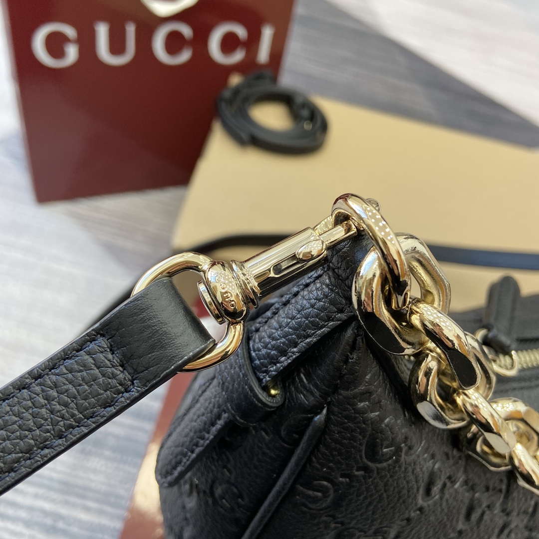 Gucci 820453 GG Emblem Medium Shoulder bag Black - Default Title - View 9