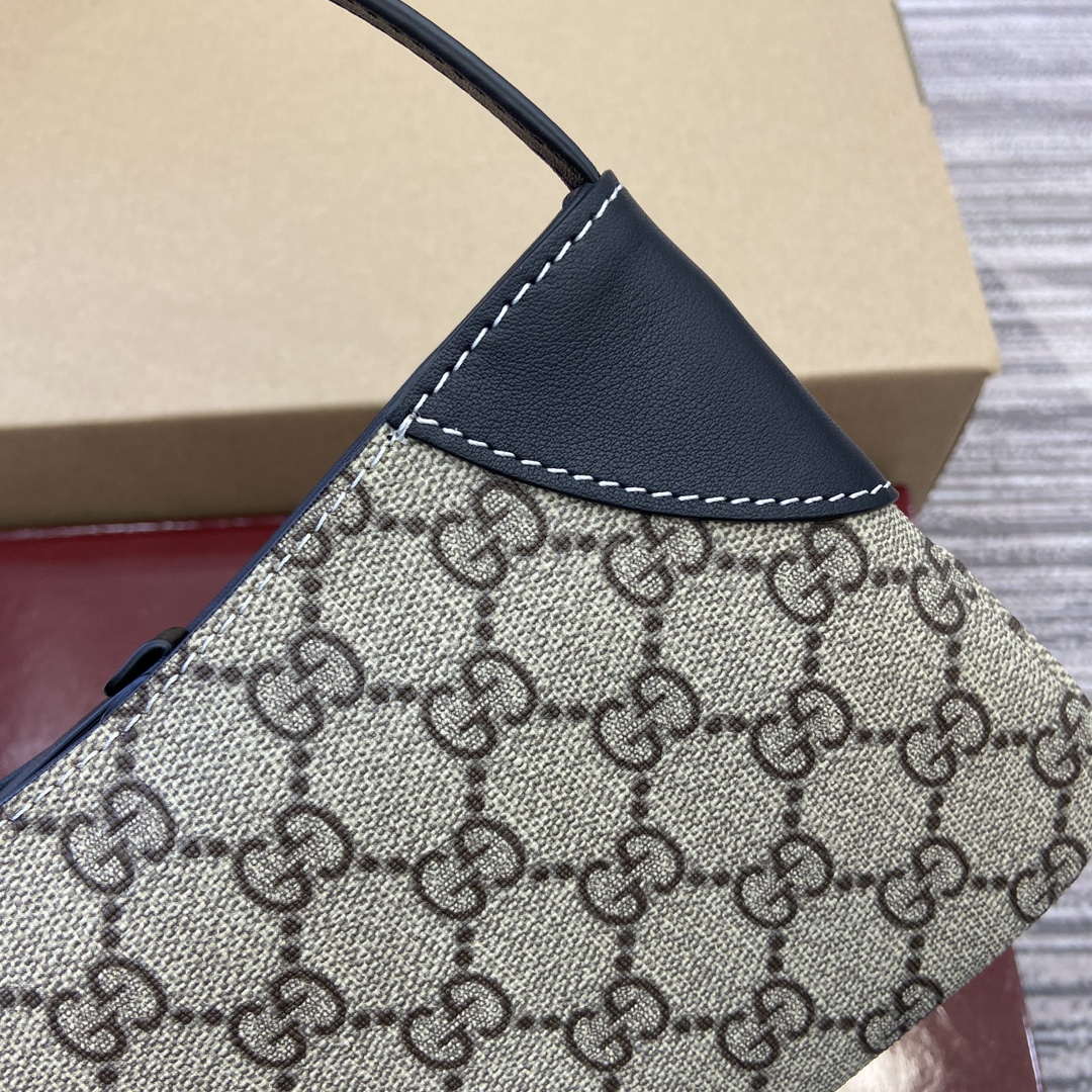 Gucci 820696 GG Emblem super mini shoulder bag Beige and Black