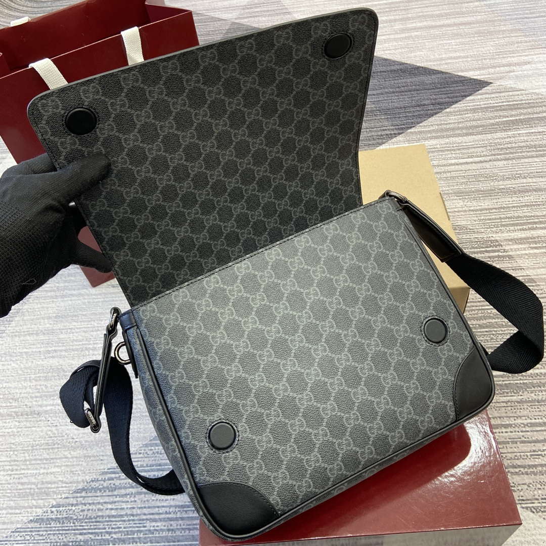 Gucci 821154 GG Emblem medium crossbody bag Black