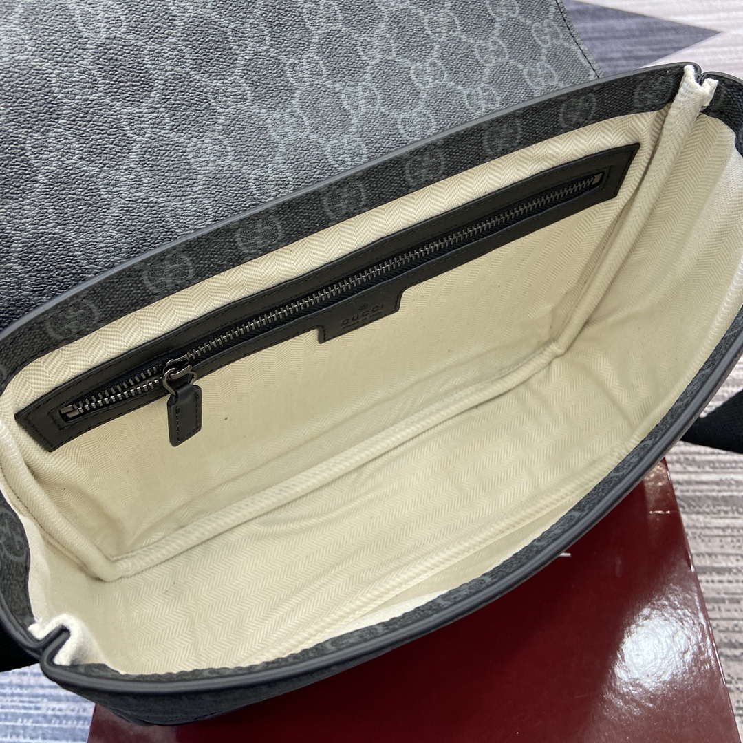 Gucci 821154 GG Emblem medium crossbody bag Black