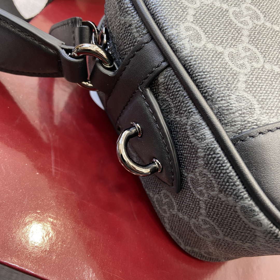 Gucci 821155 GG Emblem small crossbody bag Black