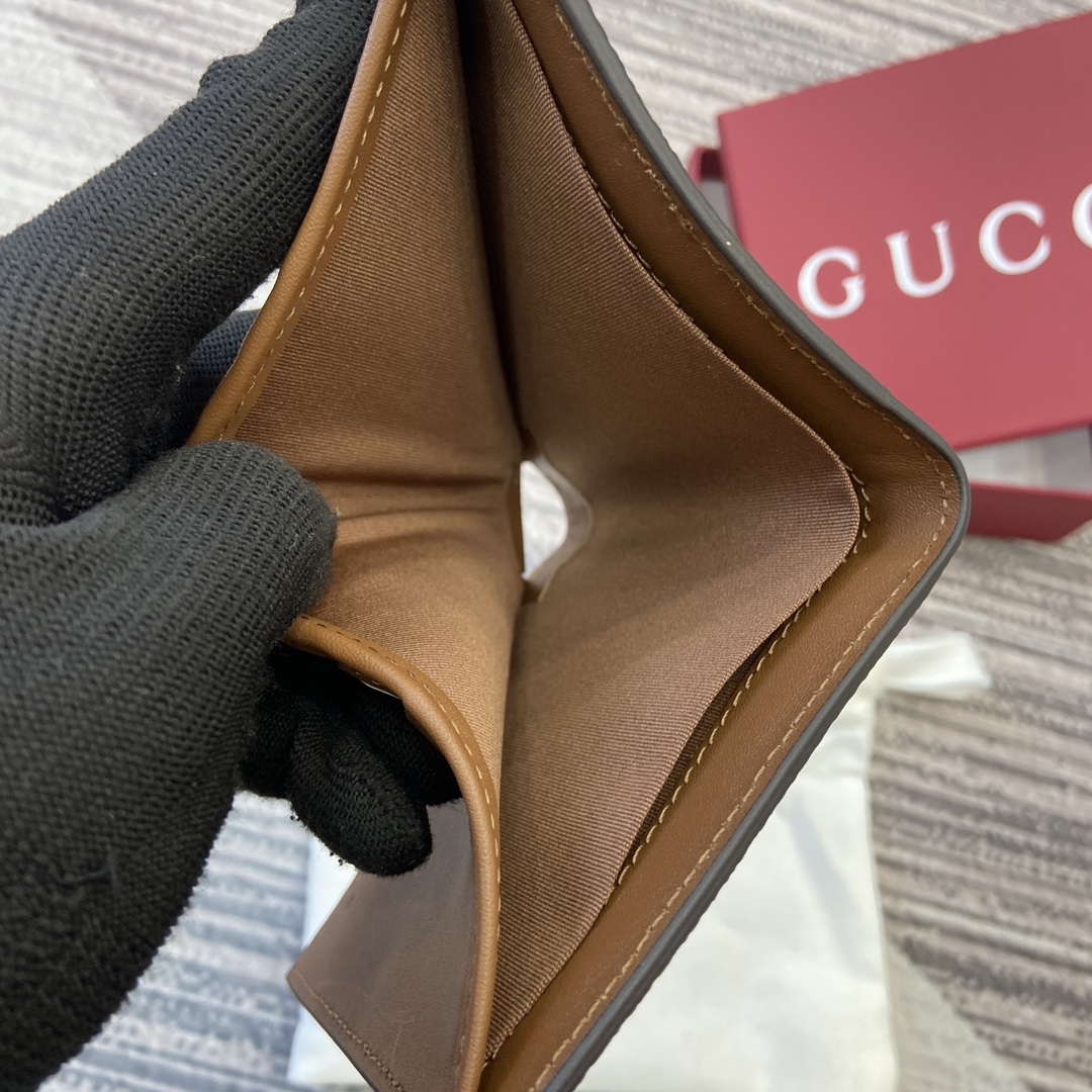 Gucci 821206 GG Emblem bi-fold wallet Beige and dark brown
