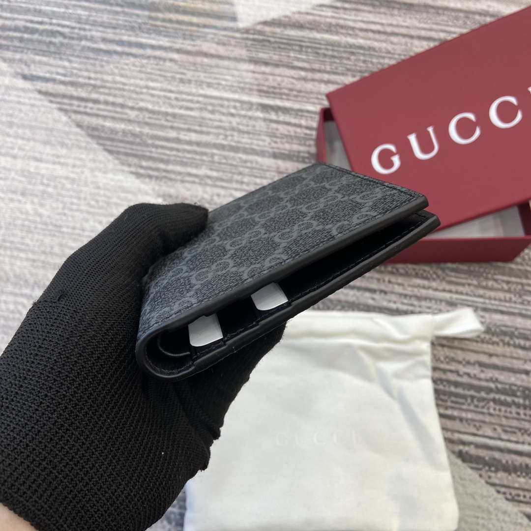 Gucci 821206 GG Emblem bi-fold wallet Black