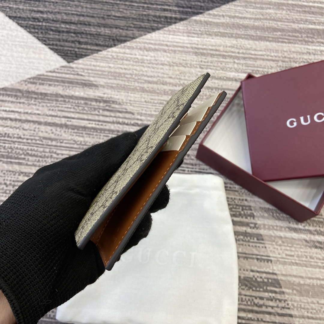 Gucci 821209 GG Emblem bi-fold card case Beige and dark brown