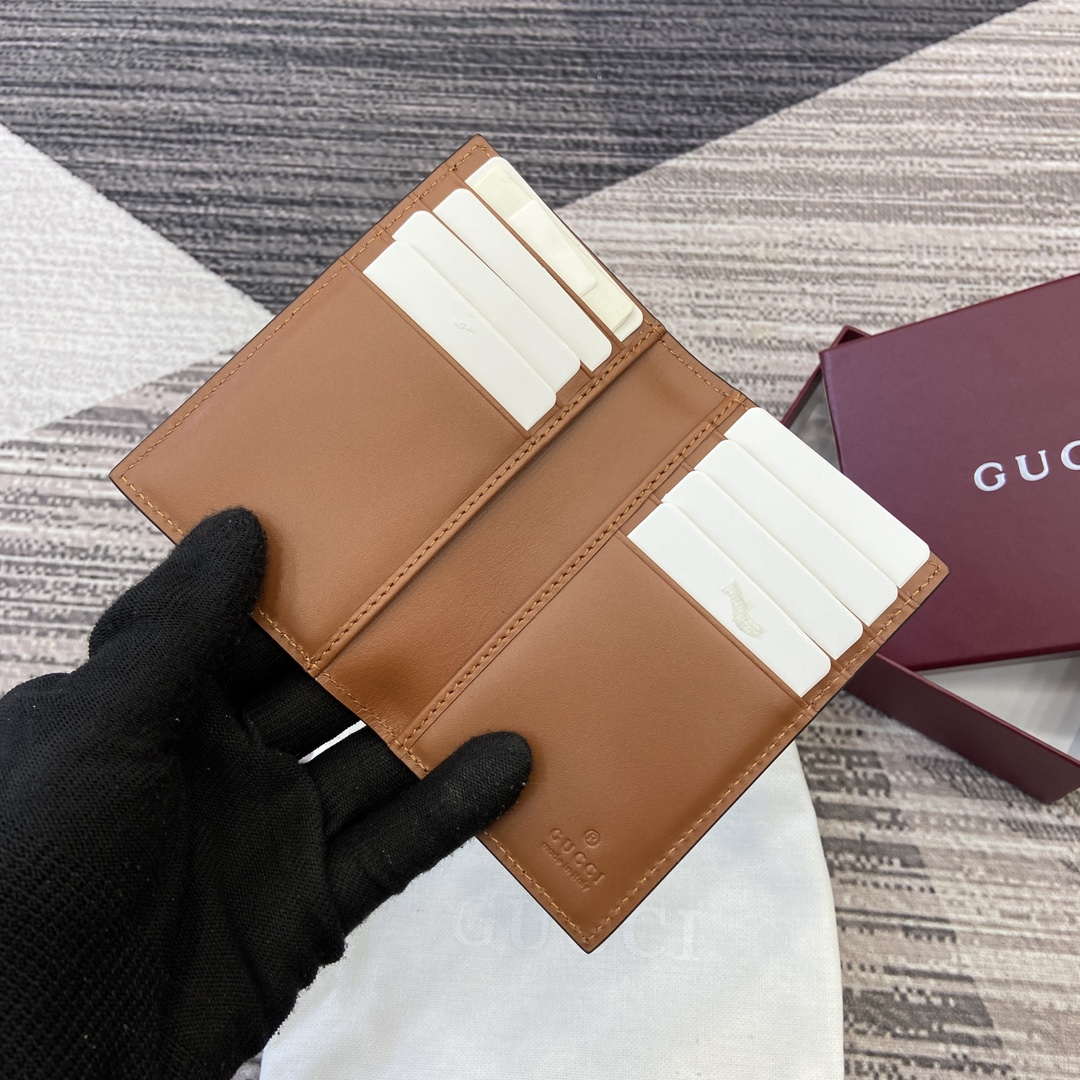Gucci 821209 GG Emblem bi-fold card case Beige and dark brown