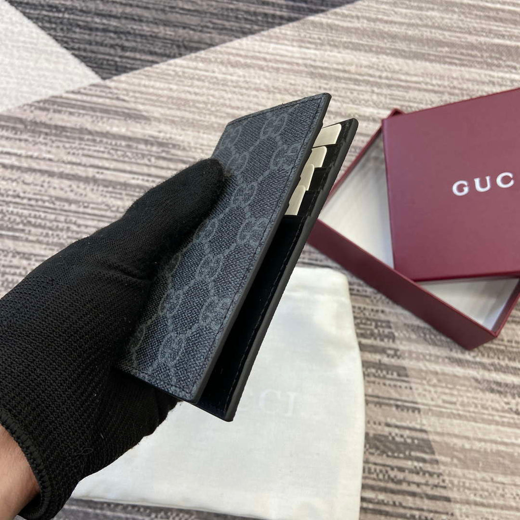 Gucci 821209 GG Emblem bi-fold card case Black