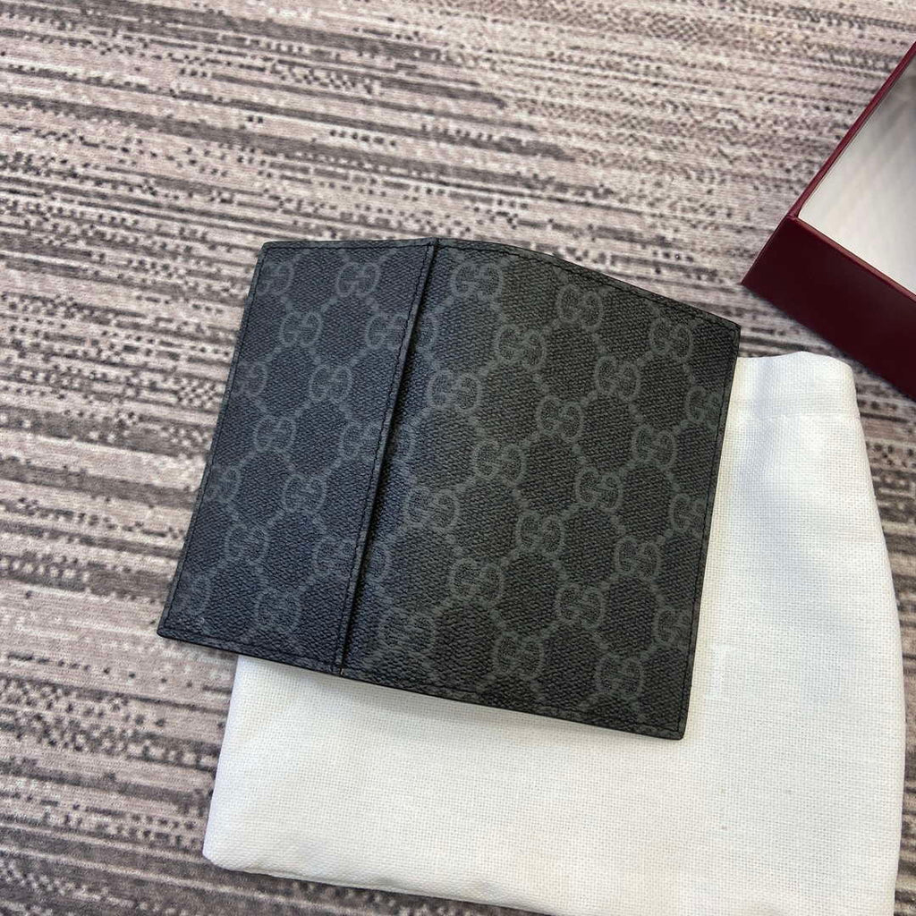 Gucci 821209 GG Emblem bi-fold card case Black