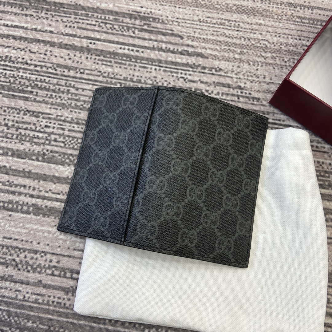 Gucci 821209 GG Emblem bi-fold card case Black