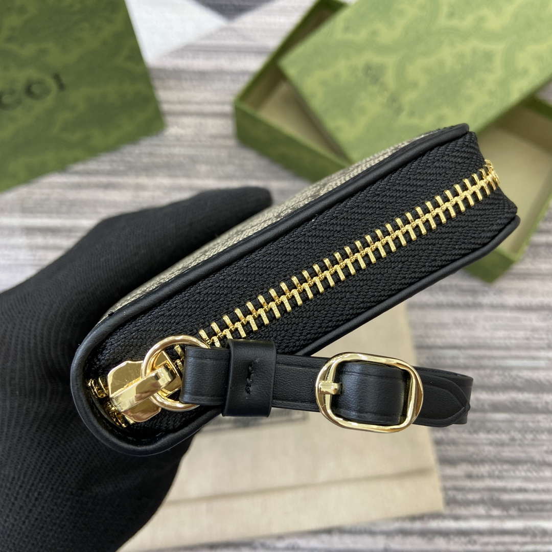 Gucci 821803 GG Emblem Beige and Black mini wallet