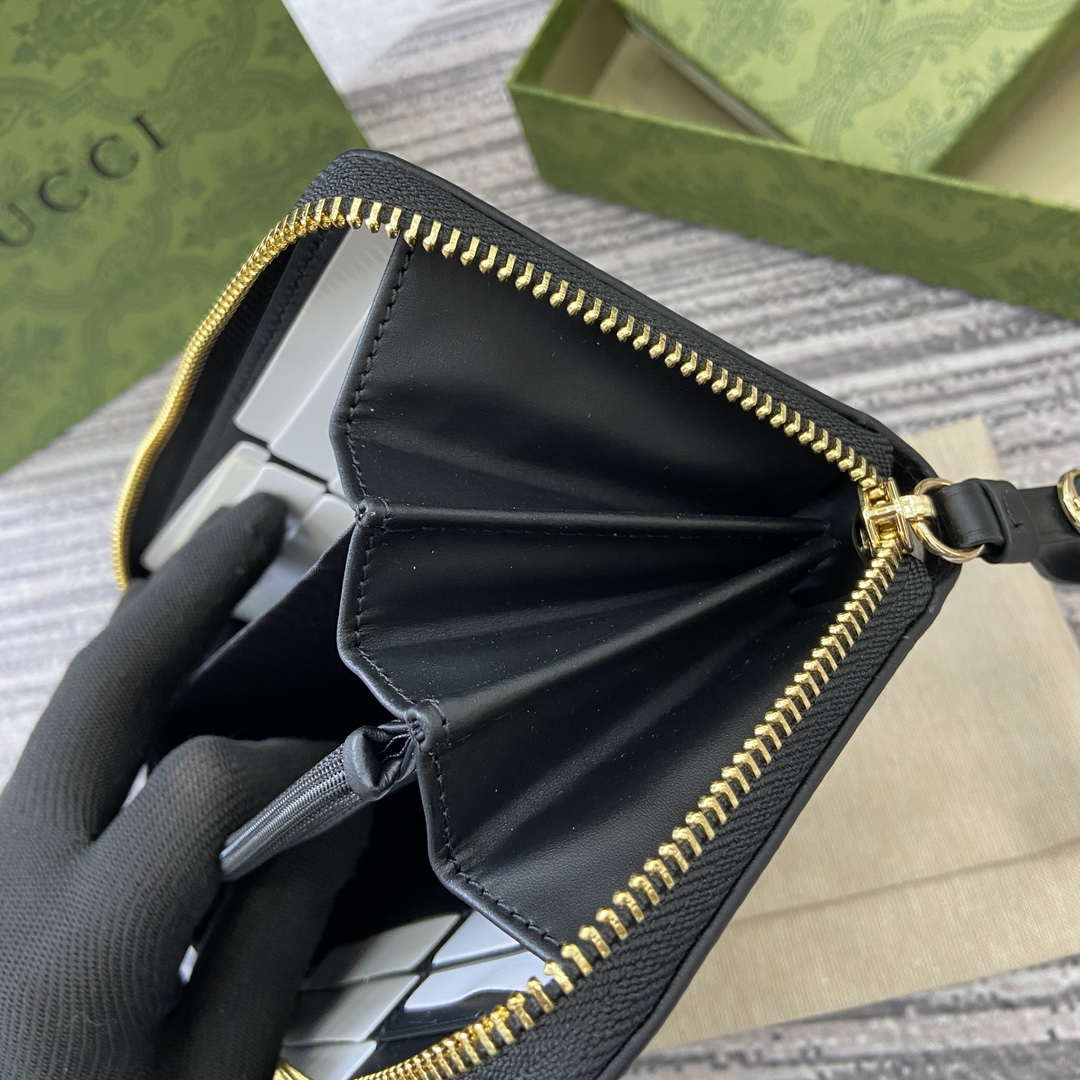 Gucci 821803 GG Emblem Beige and Black mini wallet
