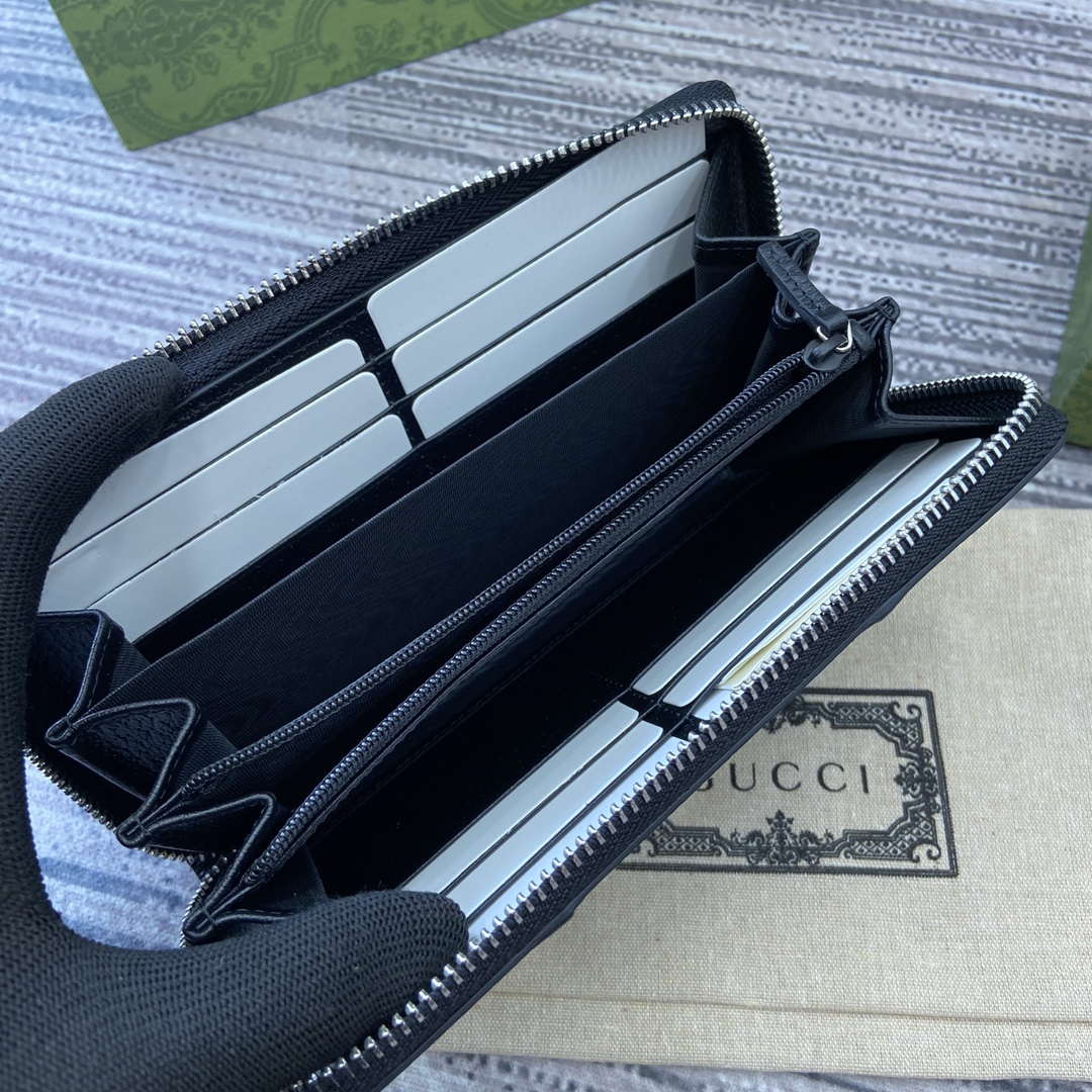 Gucci GG Emblem Black and  Beige 821803 mini wallet