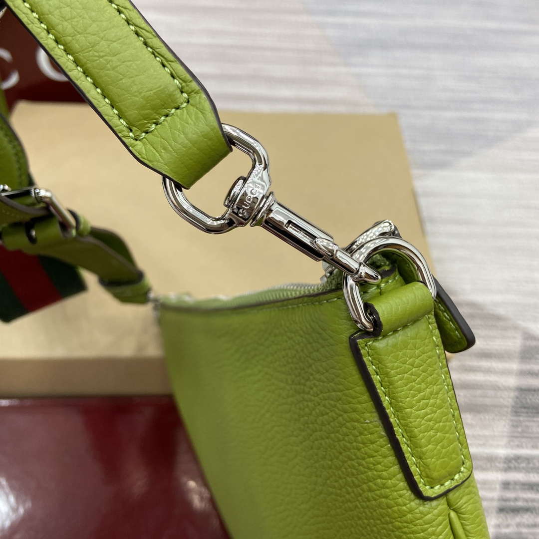 Gucci 824529 Gucci B Small Bag Olive green